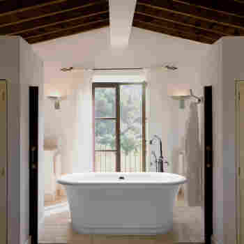 Mti S208 Laney 2 Freestanding Soaker Tub With Pedestal Base Qualitybath Com