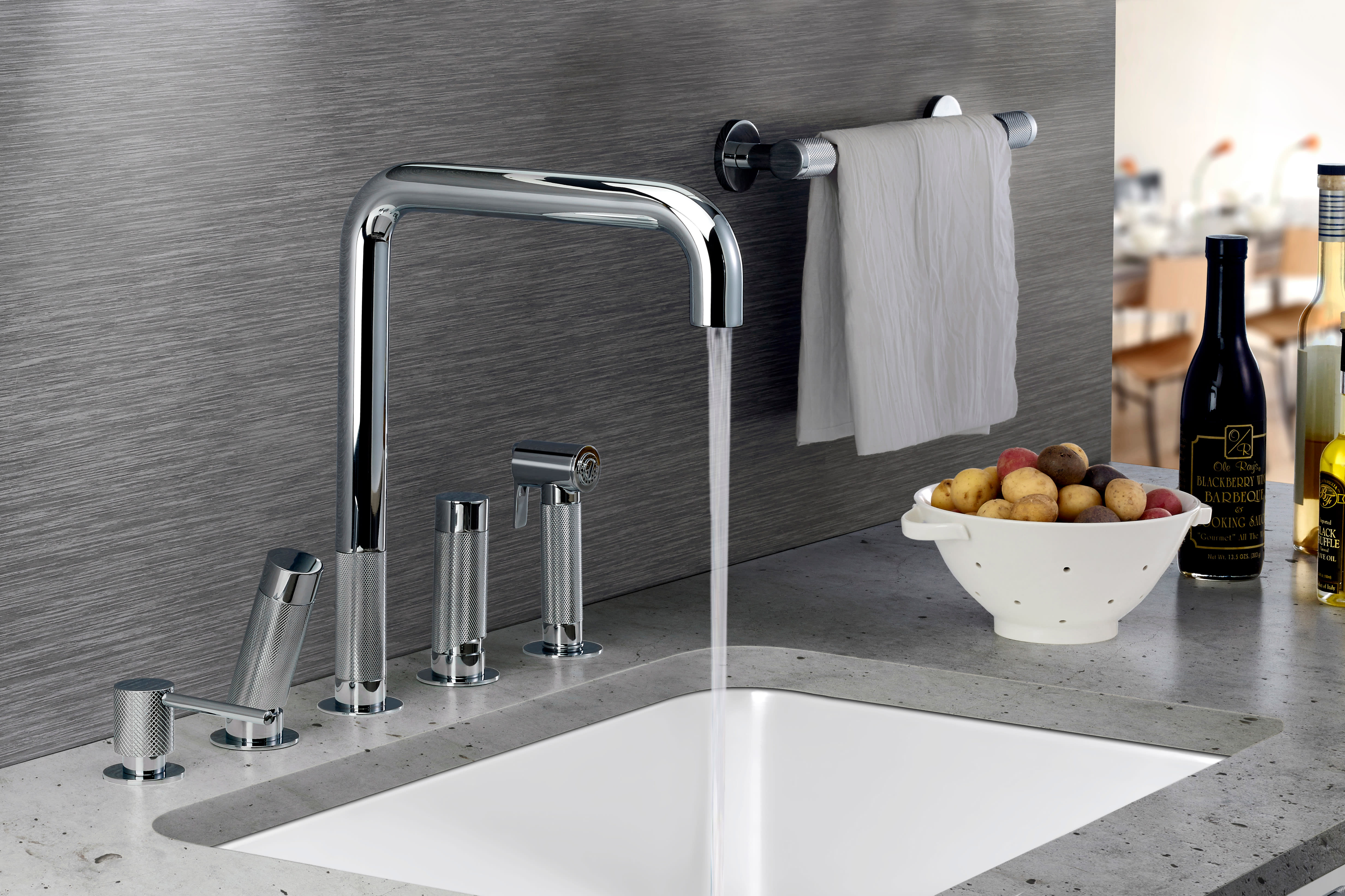 Kitchen Faucets Everything You Need To Know Qualitybath Com Discover