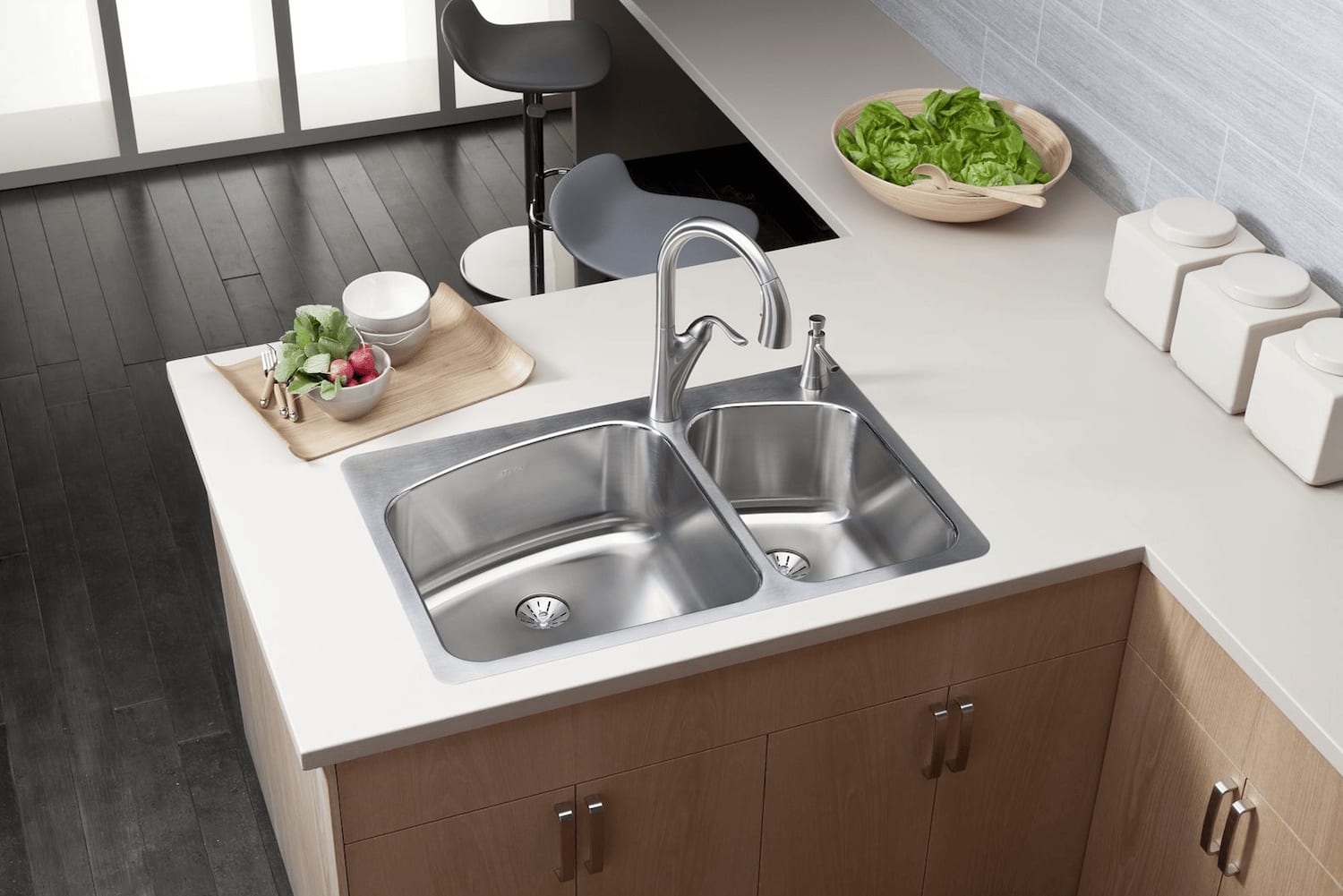 How to clean a stainless steel sink properly without damaging it