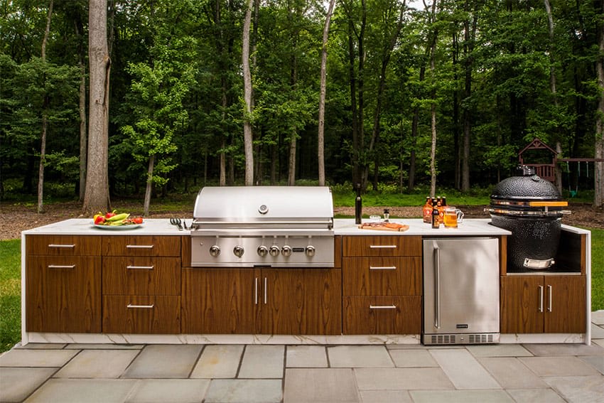 The Four Absolute Outdoor Kitchen Must-Haves and Fabulous Add-On