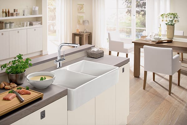 How To Choose Kitchen Sink Size, Can You Put A Farmhouse Sink In Corner