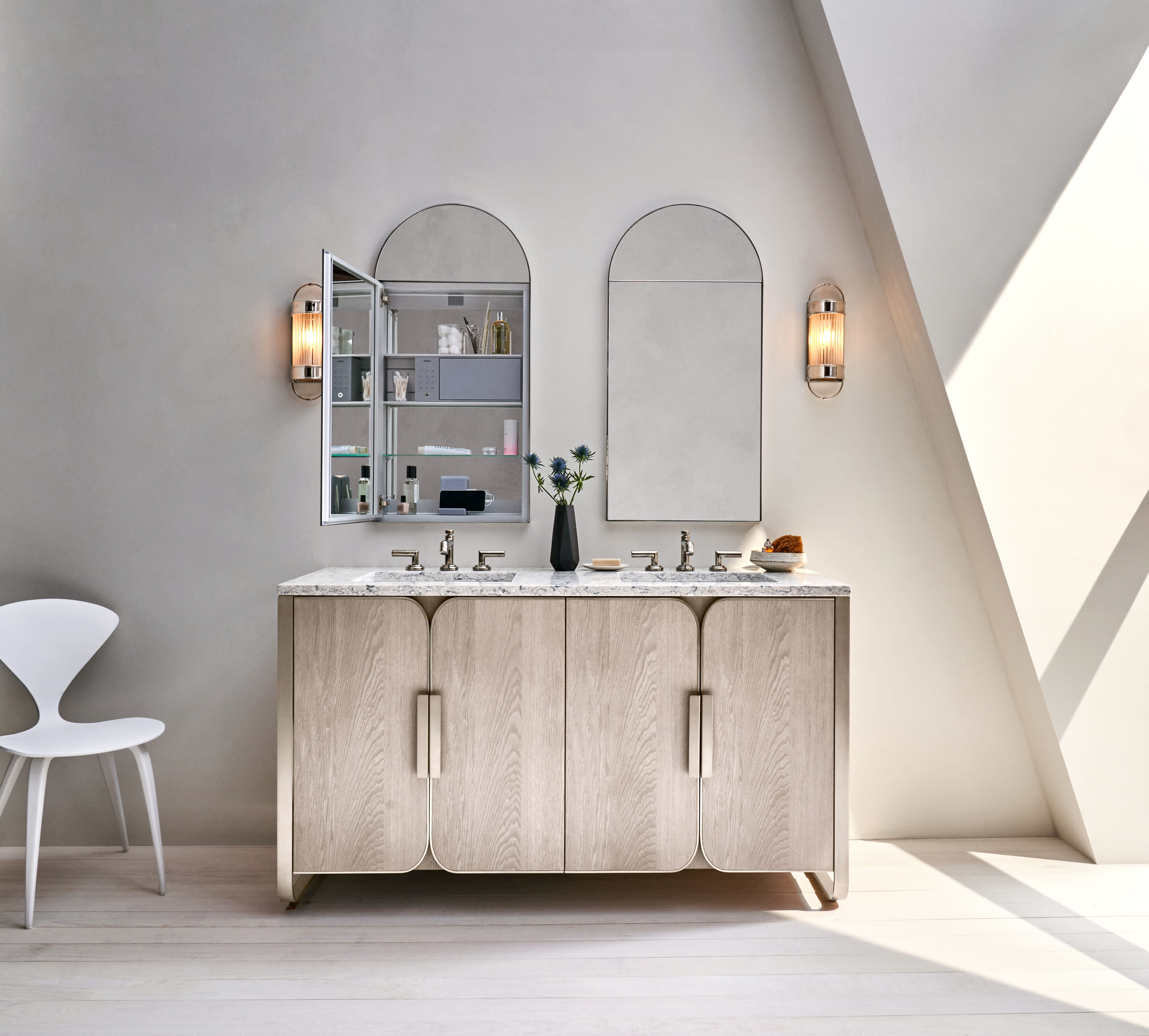 Arch Style Mirrored Ine Cabinet