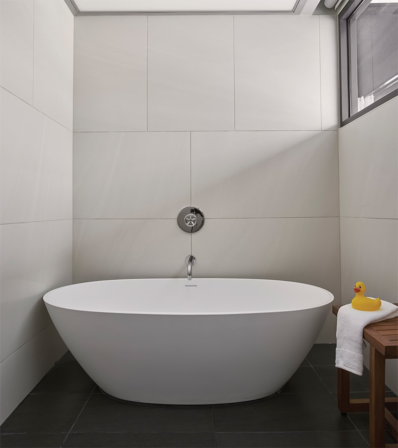 LS SERIES - Maia , Oval Shaped - Acu-Stream Jetted Freestanding Bathtub