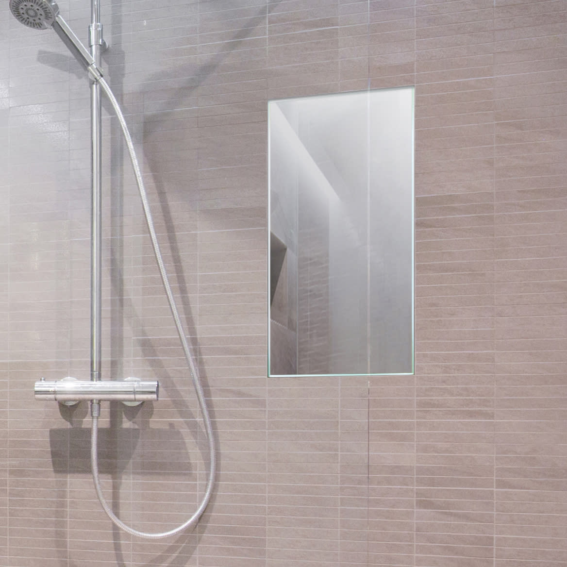 umi　1111 Electric Mirror INS-1111 Aqua In-Shower Fog-Free Mirror