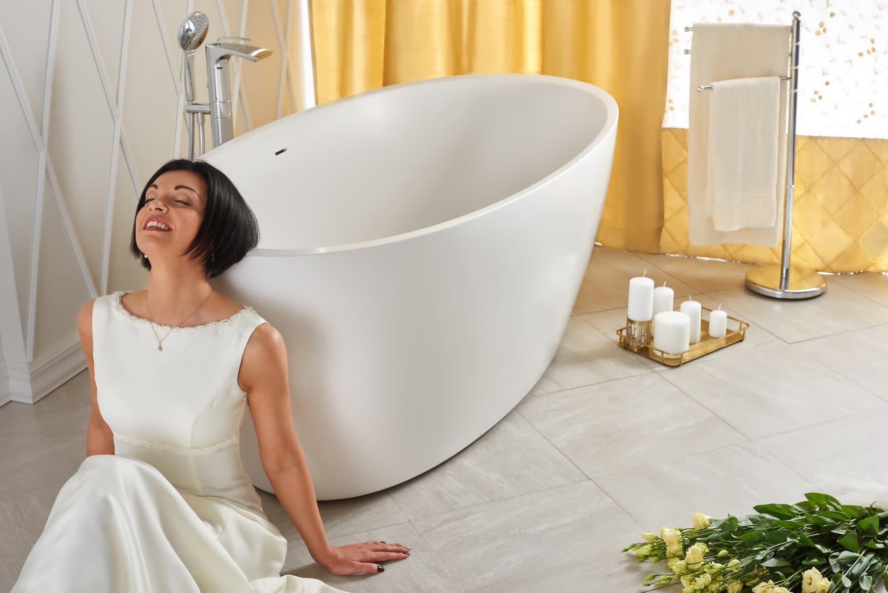 https://qb-res.cloudinary.com/f_auto,q_auto/products/Aquatica-Sensuality-Wht-Freestanding-Solid-Surface-Bathtub-web_2_ipu9t4