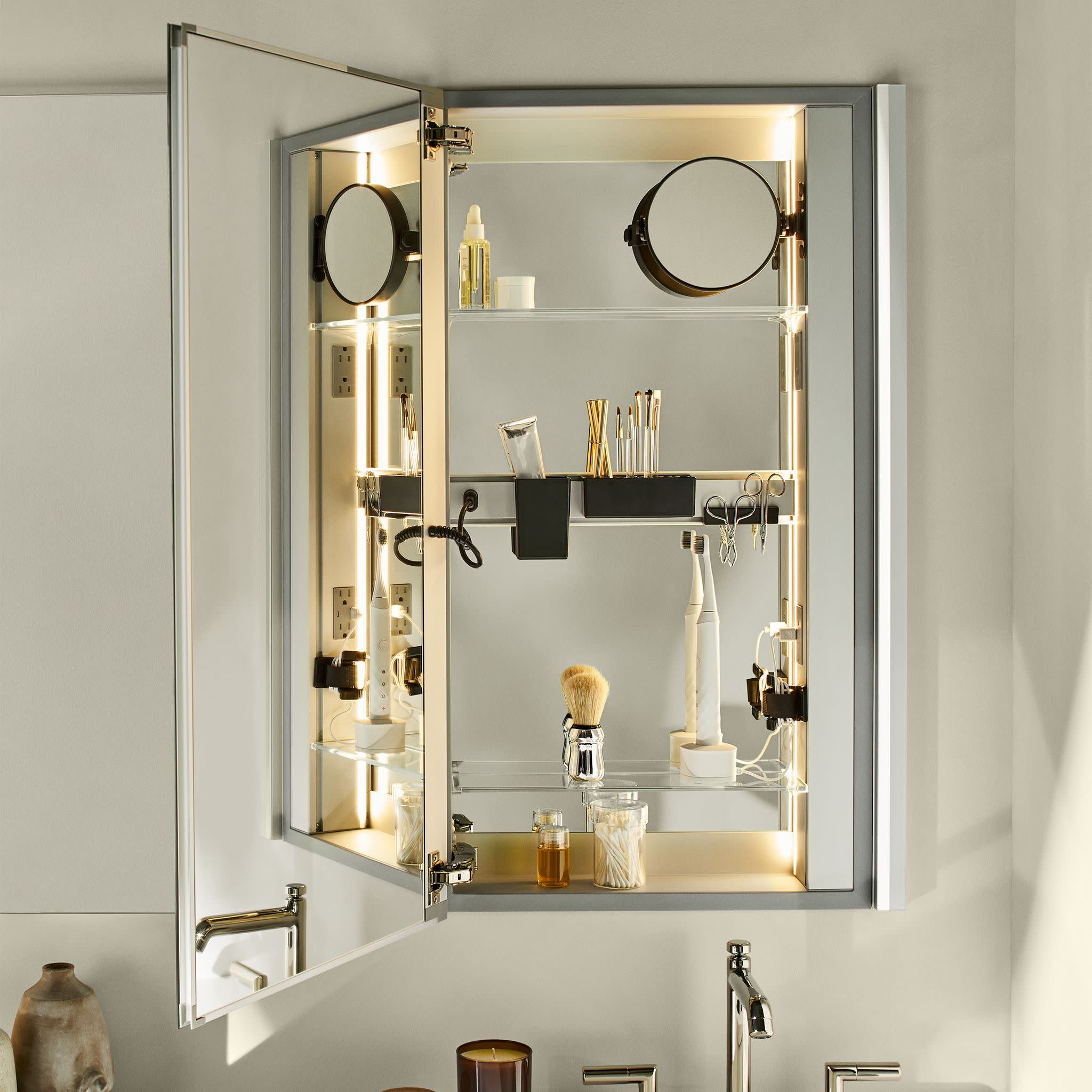 Mirrored Ine Cabinet