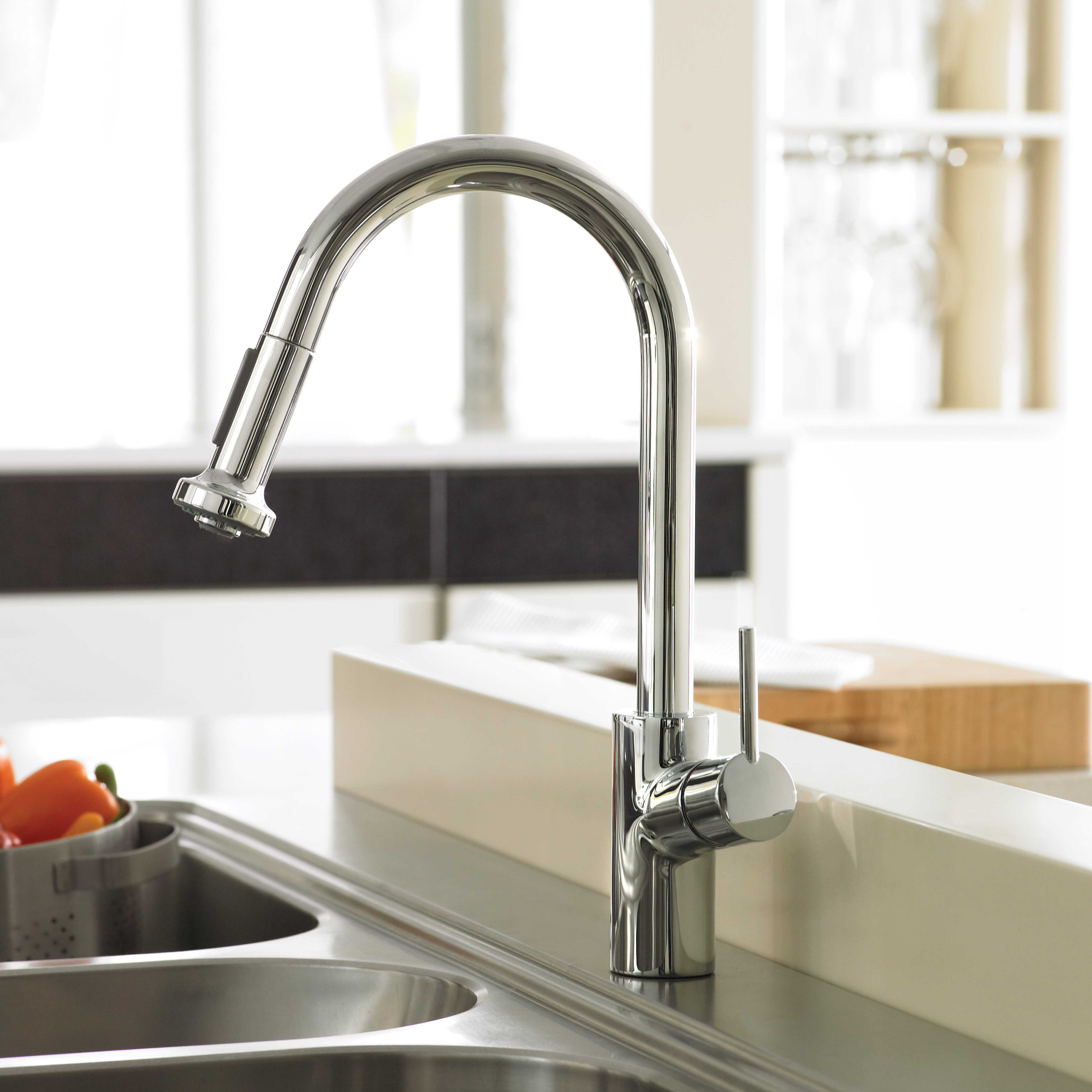 Смеситель для кухни белый. Смеситель для кухни Faucet ECA line 890. Hansgrohe Talis s2 32030000. Двухрычажный смеситель для кухни в интерьере. Как правильно выбрать смеситель для кухни.